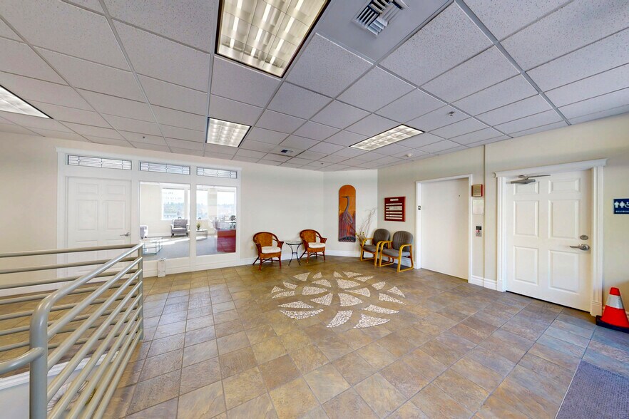 More Photos Of 324 W Bay Dr NW, Olympia Medical For Lease