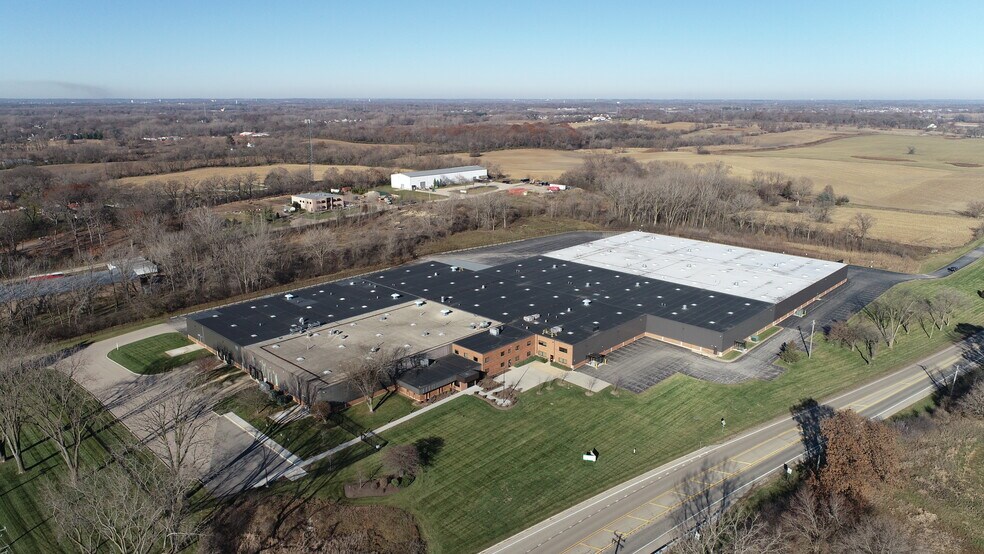 More Photos Of 3001 N Darrell Rd, Island Lake Manufacturing For Lease