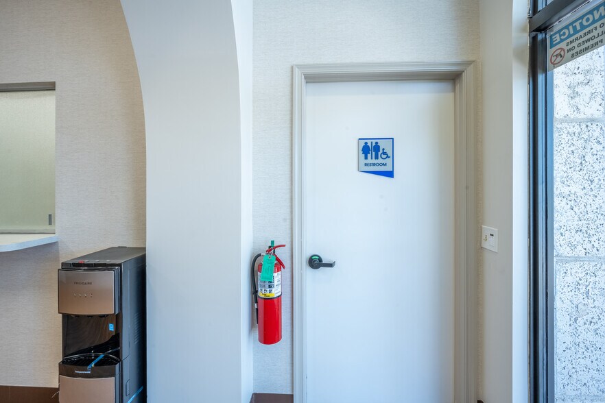 More Photos Of 3795 Boynton Beach Blvd, Boynton Beach Medical For Lease