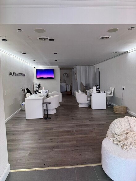 More Photos Of 135-137 Sunrise Hwy, Amityville Storefront Retail Office For Lease