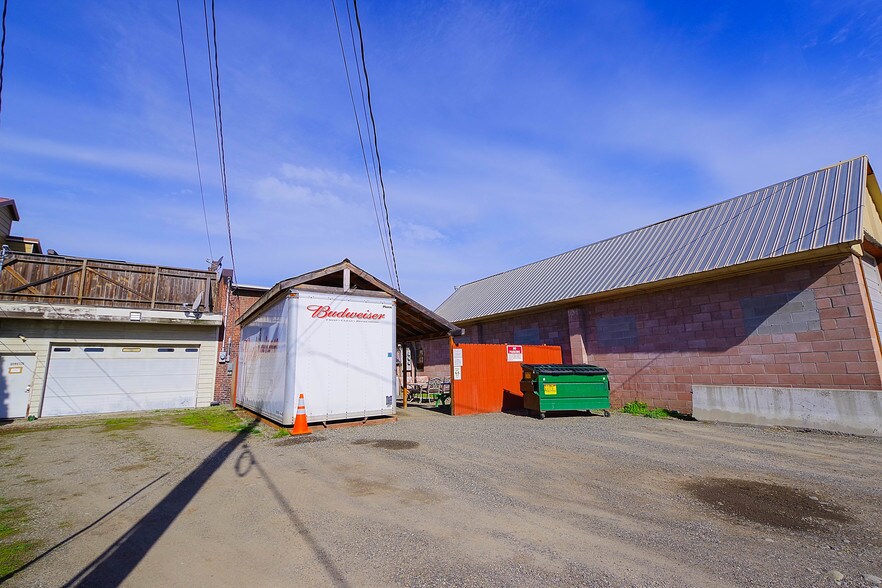 More Photos Of 112 N Pennsylvania Ave, Cle Elum General Retail For Sale
