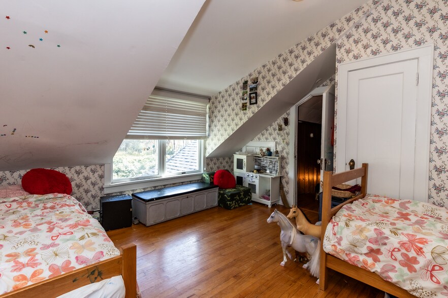 More Photos Of 4 Whitman Rd, Stephentown Sports And Entertainment For Sale