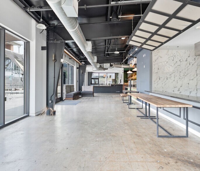 More Photos Of 606 Dennis St, Houston Storefront For Sale