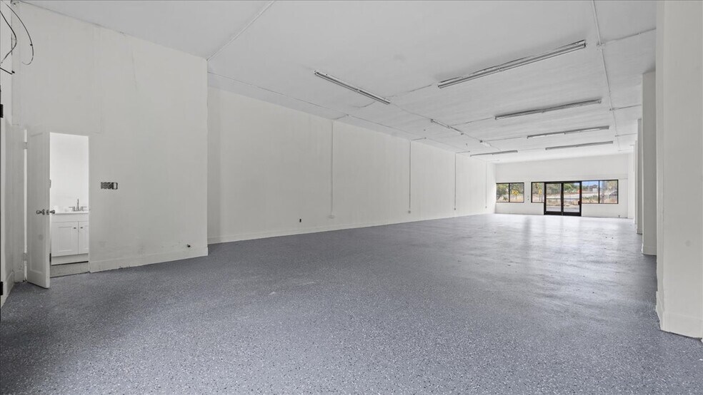 More Photos Of 11414 Long Beach Blvd, Lynwood Warehouse For Sale