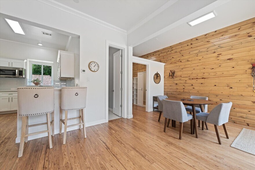 More Photos Of 1000 County Road 904, Joshua Golf Course Driving Range For Sale