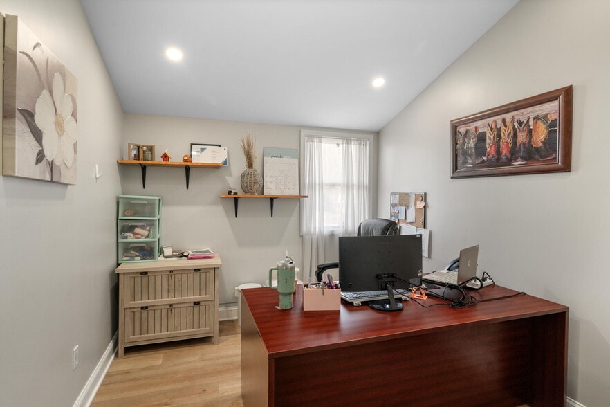 More Photos Of 101 E Marshall St, Remington Storefront Retail Office For Lease