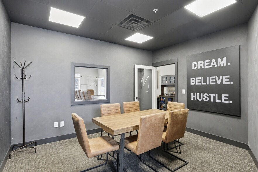 More Photos Of 695 E Main St, Midway Storefront Retail Office For Lease