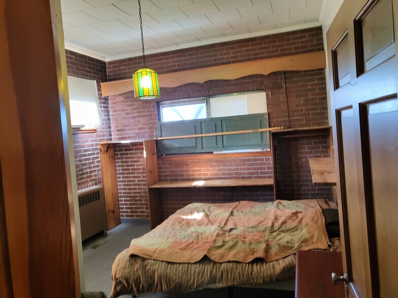 More Photos Of 212 S Broad St, Gastonia General Retail For Sale