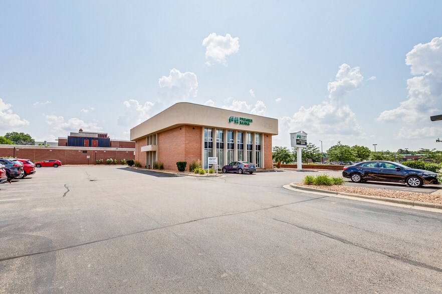 More Photos Of 500 W 98th St, Bloomington Bank For Lease