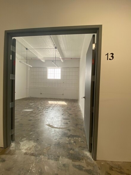 More Photos Of 901 E 31st St, Los Angeles Manufacturing For Lease