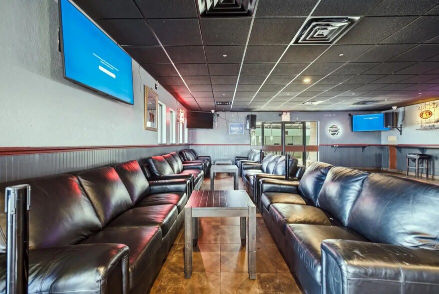 More Photos Of 8775 N 107th St, Milwaukee Restaurant For Sale