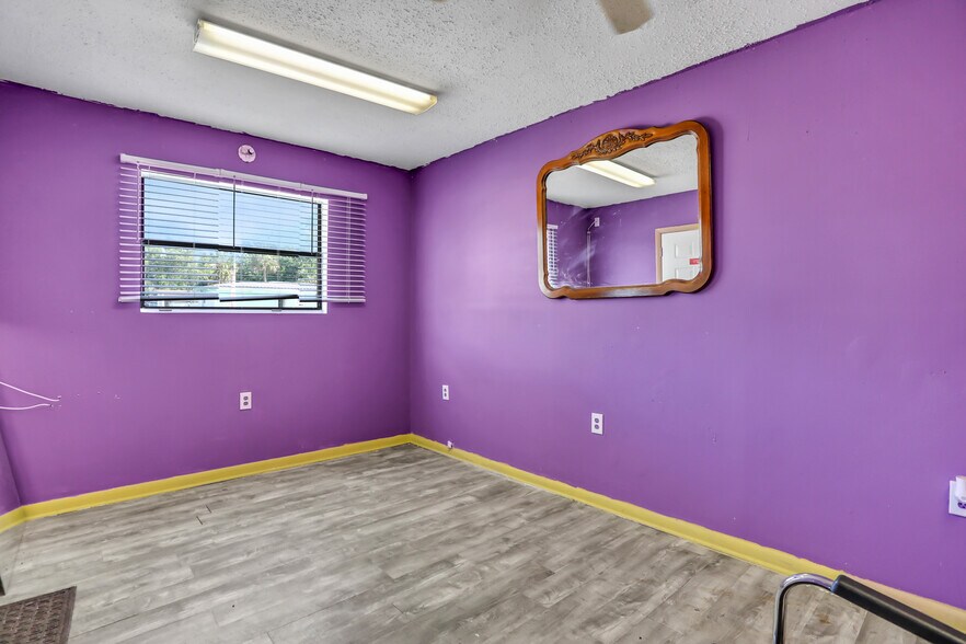 More Photos Of 6406 Merrill Rd, Jacksonville Office For Sale