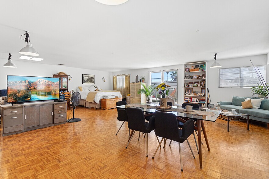 More Photos Of 905 Electric Ave, Venice Office For Lease
