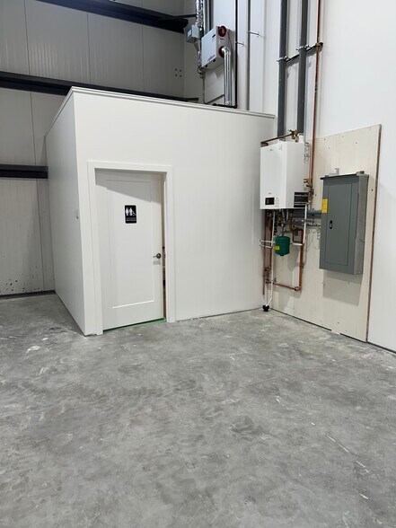 More Photos Of 12 Heatherglen Pl, Calgary Manufacturing For Lease