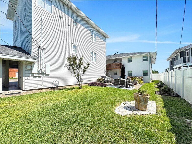 More Photos Of 1601 Ocean Dr, Corpus Christi Apartments For Sale