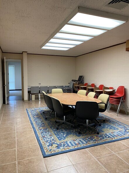 More Photos Of 9400 Village Green Dr, Shreveport Office For Lease