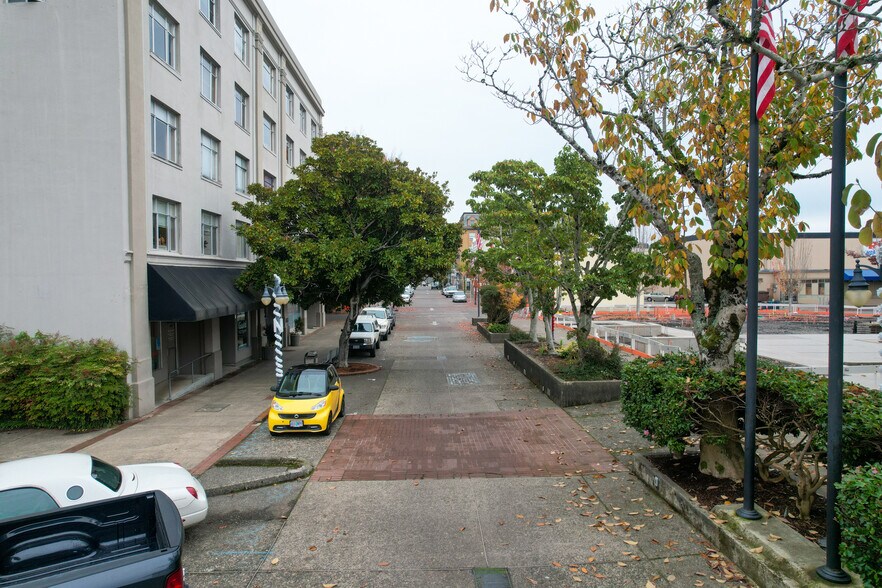 More Photos Of 320 Central Ave, Coos Bay Office For Sale