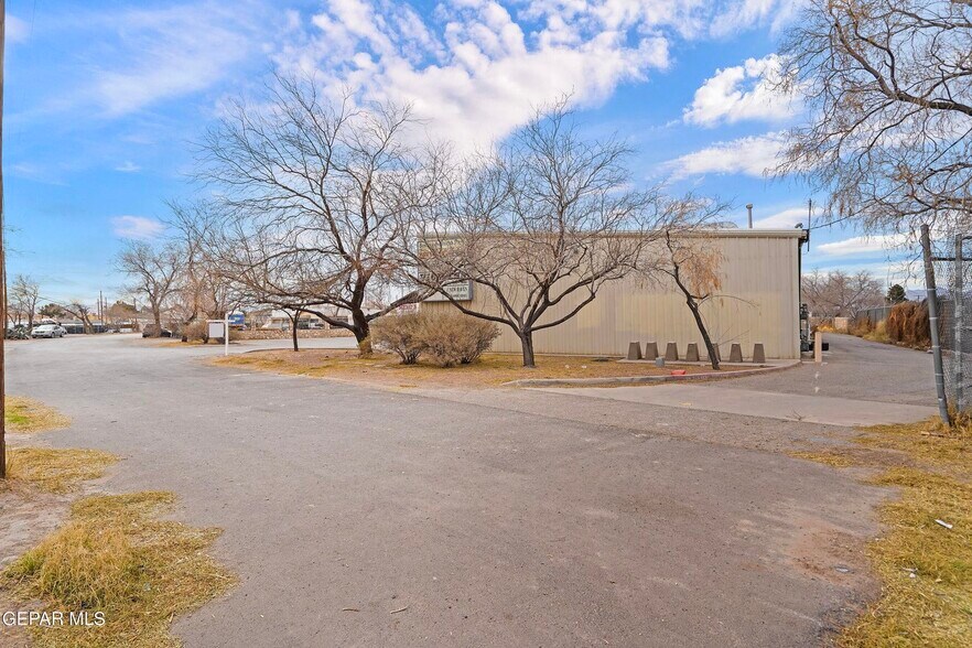 More Photos Of 109 Seneca Dr, El Paso Warehouse For Sale