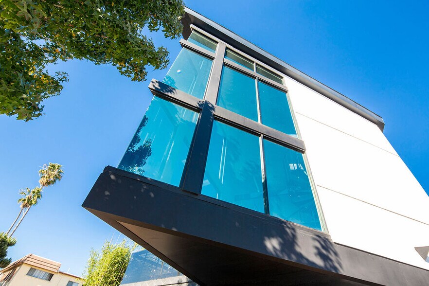 More Photos Of 1447 11th St, Santa Monica Office Residential For Lease