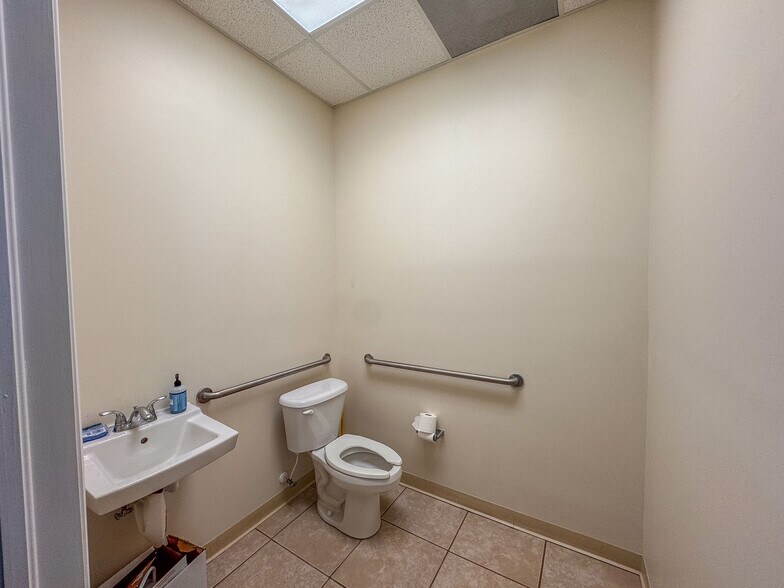 More Photos Of 6660 Taylor Rd, Punta Gorda Flex For Sale