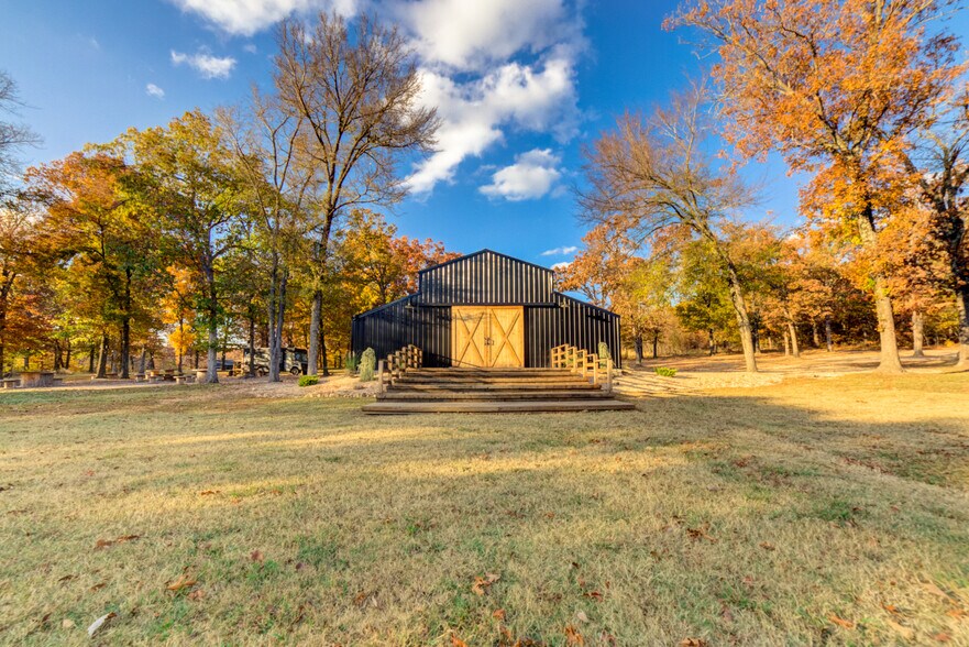 More Photos Of 446724 E 390 Rd, Langley Hotel For Sale