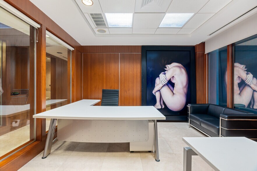 More Photos Of 1110 Brickell Ave, Miami Office For Sale