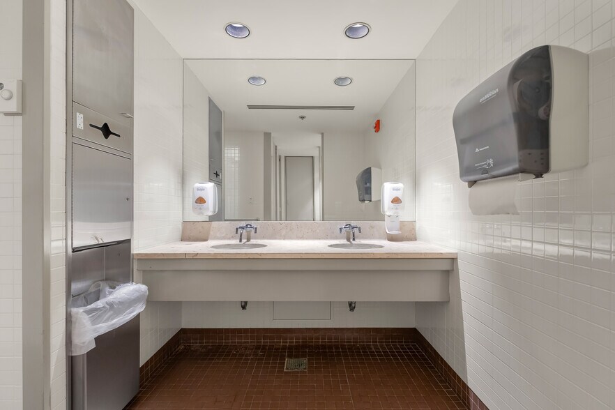 More Photos Of 301 Washington St, Columbus Office For Lease