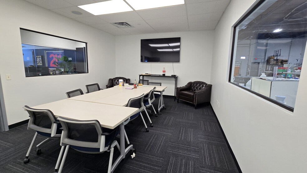 More Photos Of 2300 Marcus Ave, New Hyde Park Warehouse For Lease