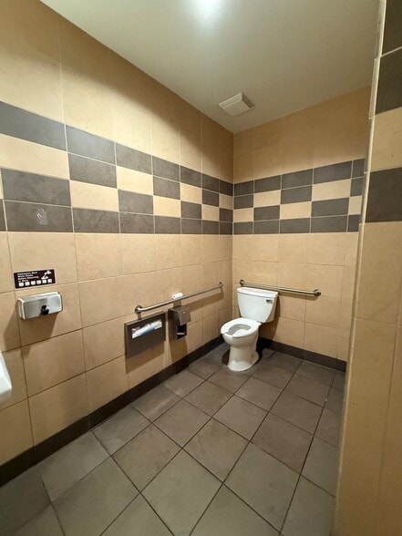 More Photos Of 1221-1233 State St, Santa Barbara Unknown For Lease