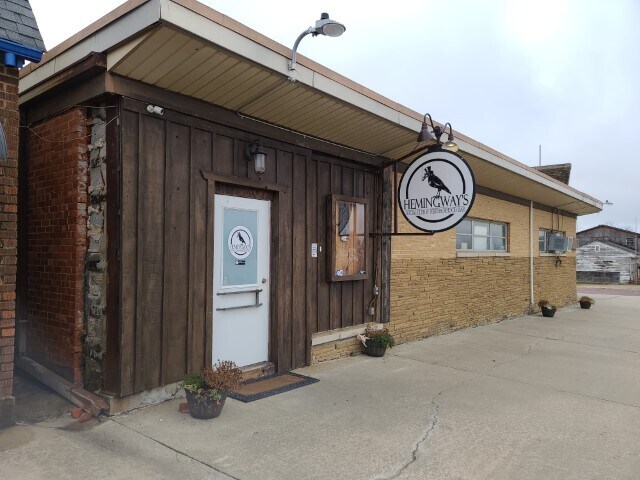 More Photos Of 120 S Echo St, Holdenville Bar For Sale