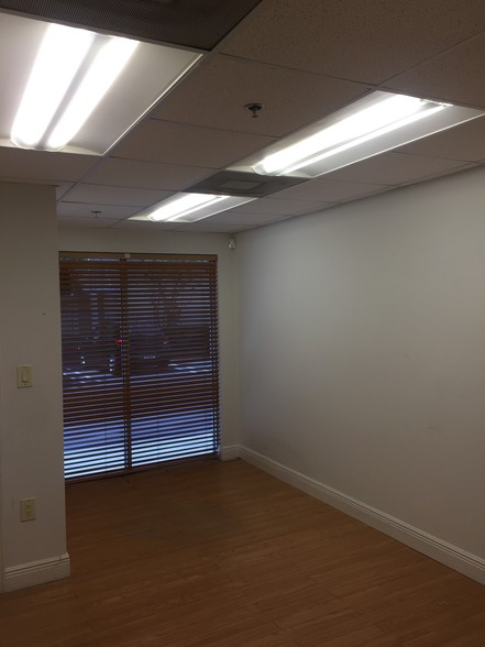 More Photos Of 10601-10677 NW 122nd St, Medley Warehouse For Lease