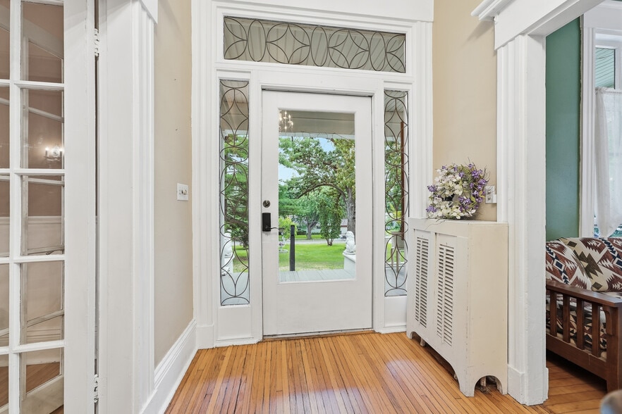 More Photos Of 2200 W Memorial Dr, Janesville Hospitality For Sale