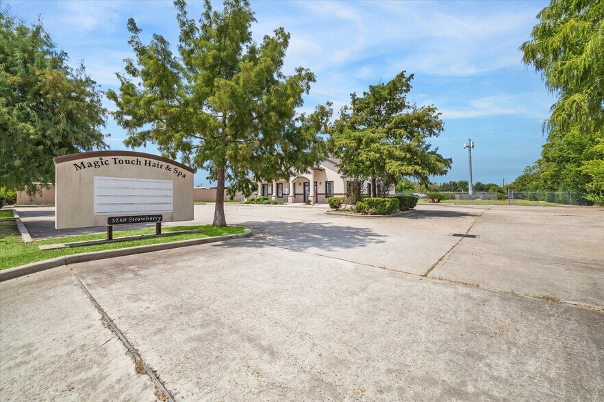 More Photos Of 3260 Strawberry Rd, Pasadena General Retail For Sale