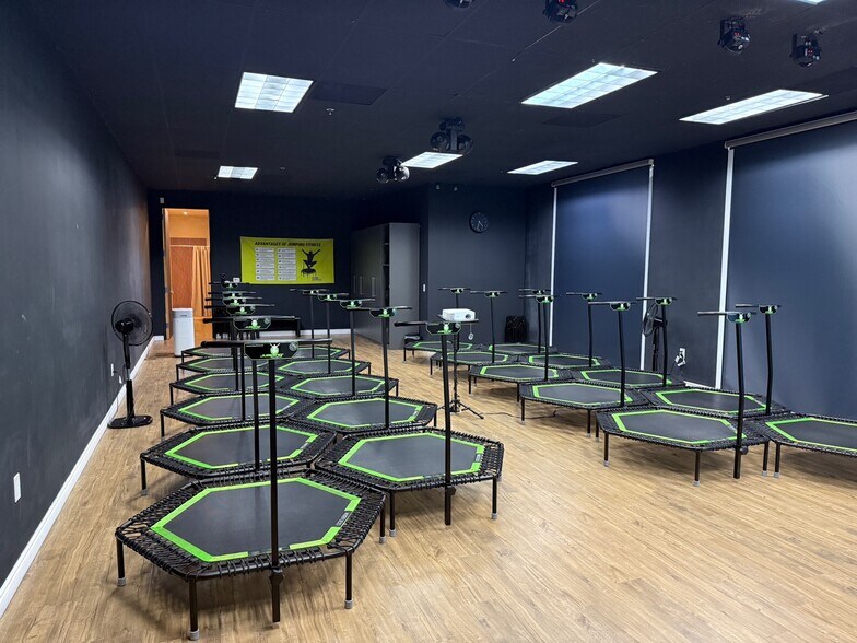 More Photos Of 610 Roosevelt Ave, Irvine Office For Lease