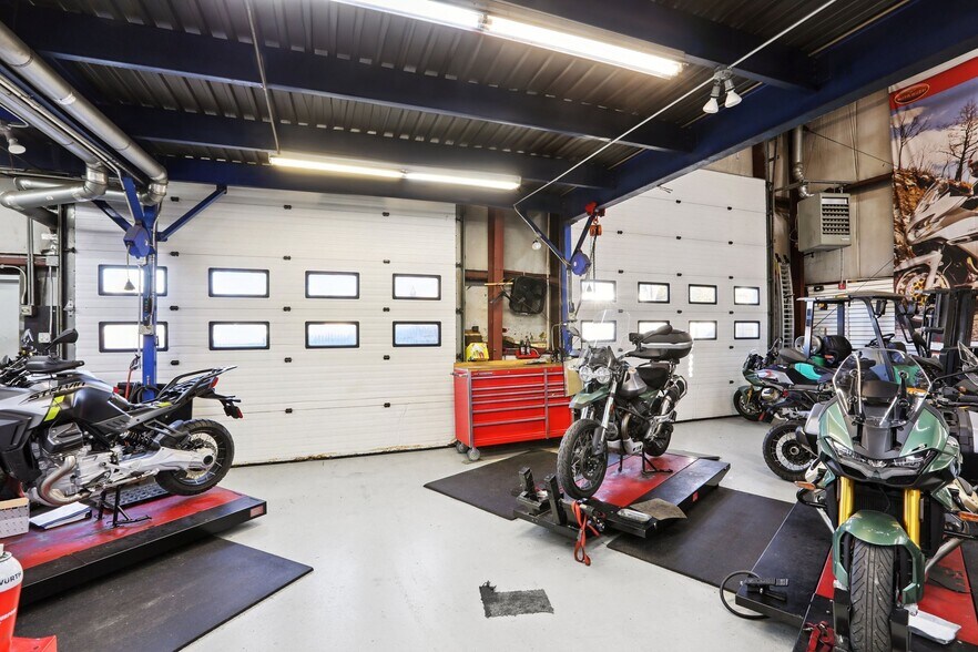 More Photos Of 44 Grassy Plain St, Bethel Storefront For Sale