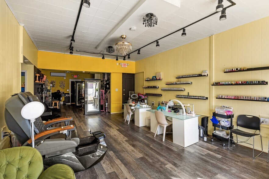 More Photos Of 209 W Clinton Ave, Oaklyn Storefront Retail Residential For Sale