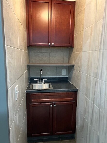 More Photos Of 399-411 Pleasant Ave, Hamburg Warehouse For Sale