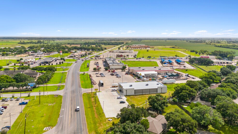 More Photos Of 3416 West Loop, El Campo Freestanding For Sale