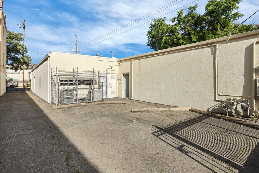 More Photos Of 1446 N Hunter St, Stockton Office For Sale