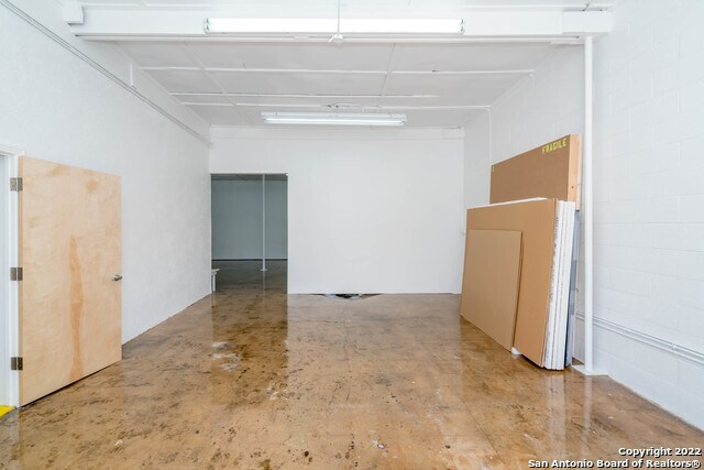 More Photos Of 1020 Roosevelt Ave, San Antonio Freestanding For Sale