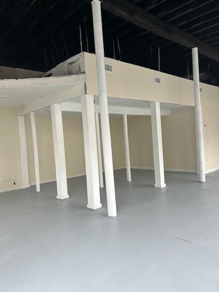 More Photos Of 1115 Whitaker St, Savannah Storefront Retail Residential For Sale