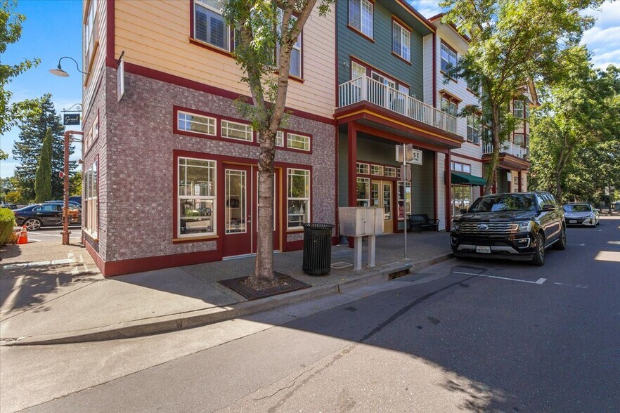 More Photos Of 1031-1053 McClelland Dr, Windsor General Retail For Lease