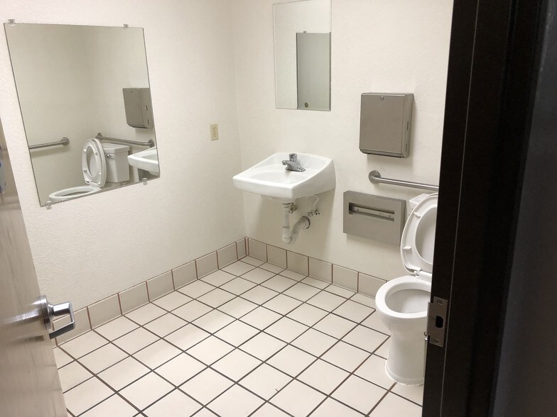 More Photos Of 1002-1004 Hanson Ct, Milpitas Manufacturing For Lease