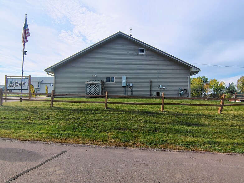 More Photos Of 71 N Grant St, Glidden Restaurant For Sale