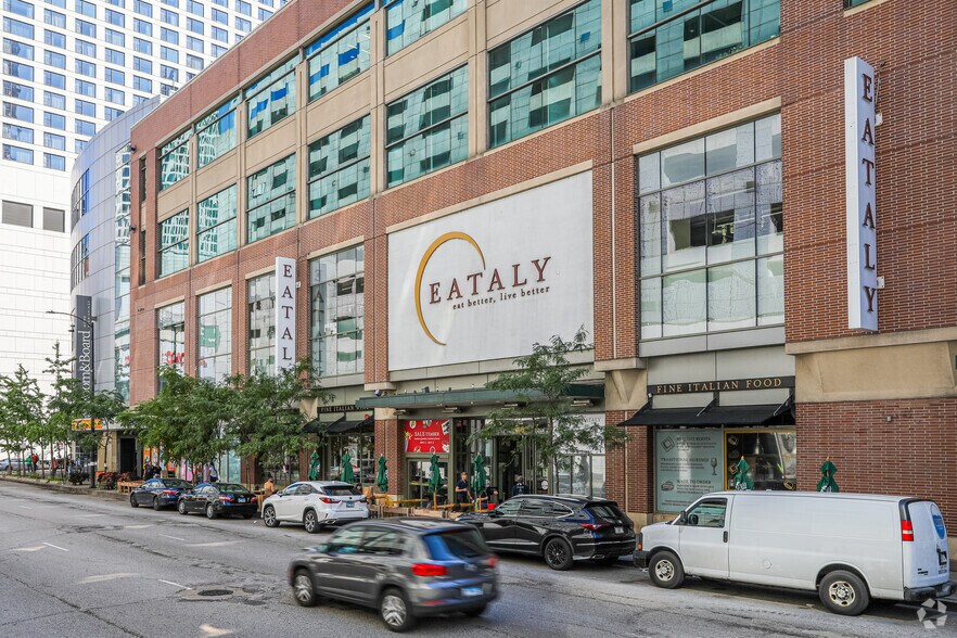 More Photos Of 43-51 E Ohio St, Chicago General Retail For Lease