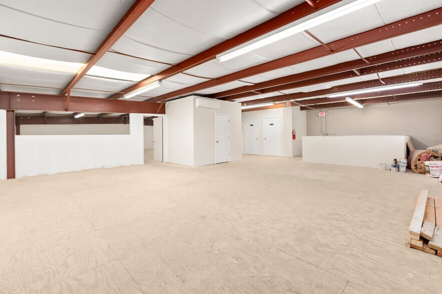 More Photos Of 4900-4910 Quality Dr, Fredericksburg Warehouse For Lease