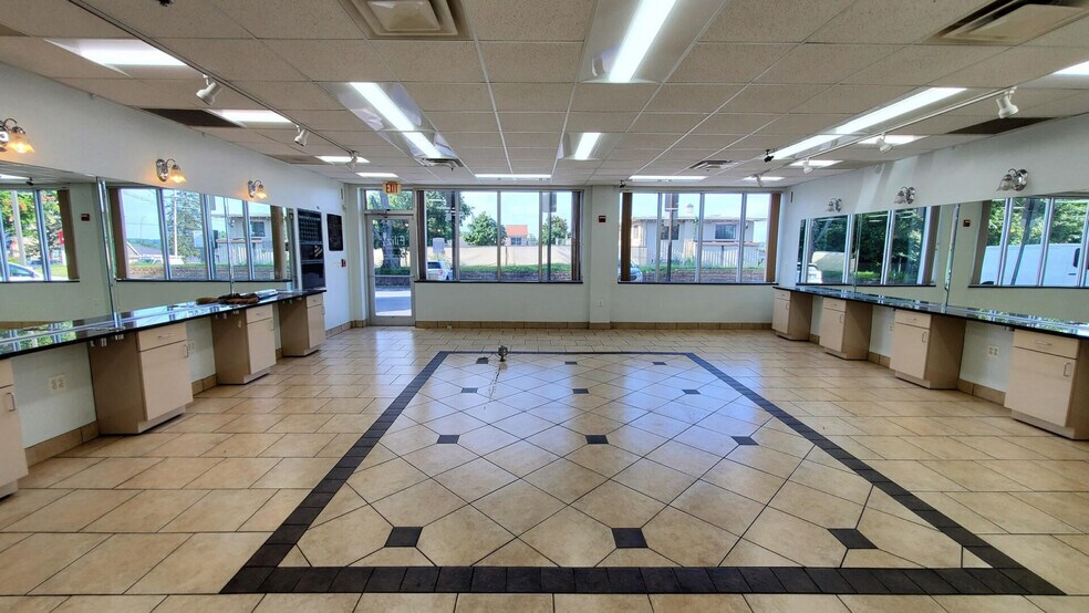 More Photos Of 12447 Clarksville Pike, Clarksville Storefront Retail Office For Lease