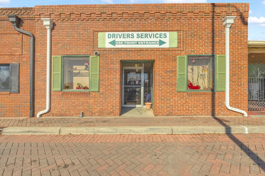More Photos Of 62 Doyle St, Toccoa Storefront Retail Office For Sale