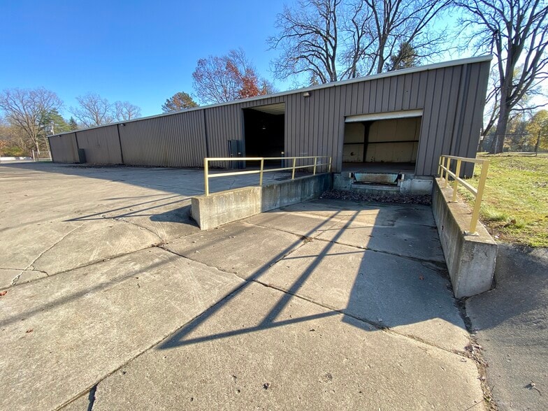 More Photos Of 7257 N Dort Hwy, Mount Morris Warehouse For Lease