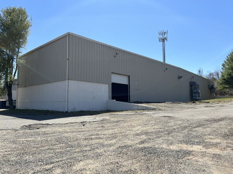 More Photos Of 14 Beaver Rd, Branford Distribution For Sale